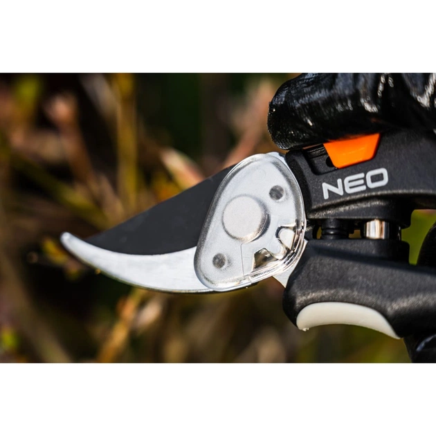 Секатор Neo Tools площинний, d різу 18мм, 200мм, 206г (15-204) - picture 3