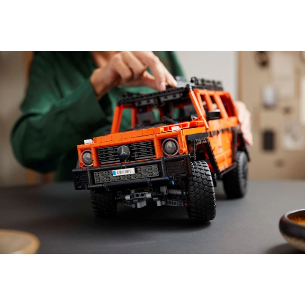 Конструктор LEGO Technic Mercedes-Benz G 500 PROFESSIONAL Line (42177) - изображение 11