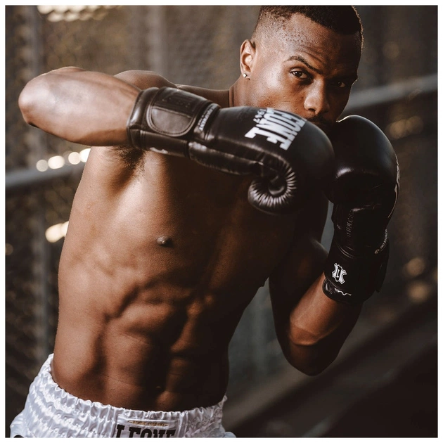 Боксерські рукавички Leone GN111 The Greatest Black 10 унцій (GN111_Black_10oz) - picture 9