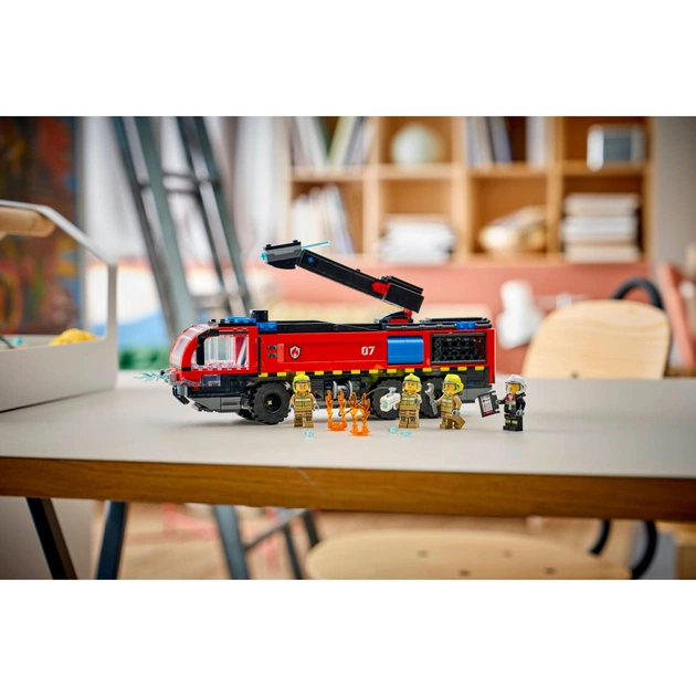 Конструктор LEGO City Пожежна вантажівка в аеропорту (60499) - picture 12