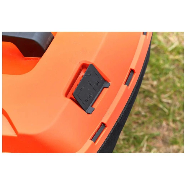 Газонокосарка Black&Decker акумуляторна 18 В, 4.0 Ач, 32 см, 2 АКБ та ЗП (BCMW33184L2) - picture 5