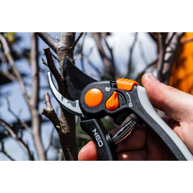 Секатор Neo Tools площинний, d різу 18мм, 200мм, 248г (15-202) - picture 7