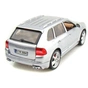 Машина Maisto Porsche Cayenne Exclusive Turbo (1:18) серебристы (31113 silver) - зменшене зображення 3