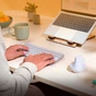 Мишка Logitech Lift for Mac Vertical Ergonomic Mouse Off White (910-006477) - зменшене зображення 11
