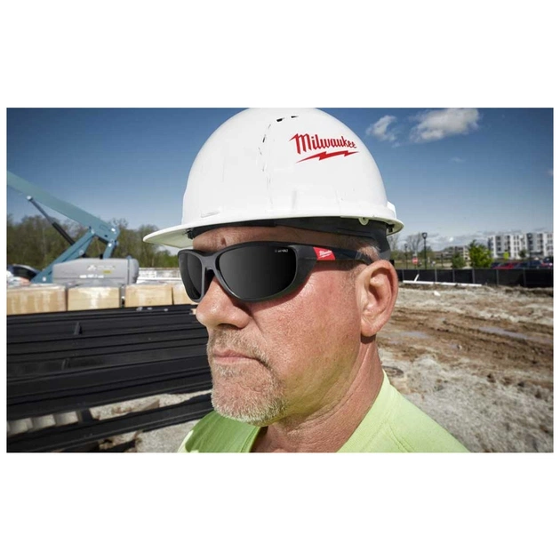 Защитные очки Milwaukee Performance, затемненные поляризованные линзы, Polarised (4932471886) - изображение 6
