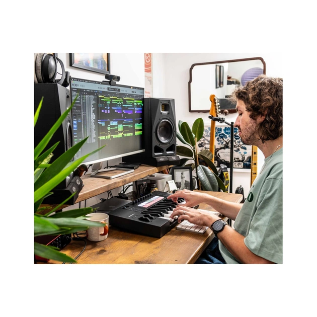 MIDI-клавіатура Novation LaunchKey 37 MK4 (236475) - picture 12