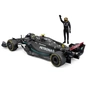 Масштабна модель автомобіля Bburago Автомодель з фігуркою - Mercedes-AMG F1 W14 E Performance, 1:24 (18-28037) - зменшене зображення 4