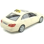 Машина Maisto Mercedes Benz E-Class German Taxi version (1:18) (36191 lt. yellow) - зменшене зображення 3