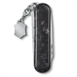 Ніж Victorinox Classic SD Brilliant Carbon + брелок-лого (0.6221.90) - зменшене зображення 4