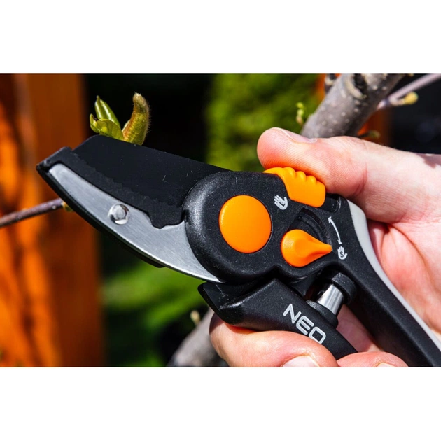 Секатор Neo Tools контактний, d різу 18мм, 200мм, 240г (15-203) - picture 4