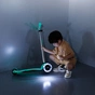 Самокат Micro Maxi Deluxe Glow LED Желейний зелений (MMD365) - зменшене зображення 10