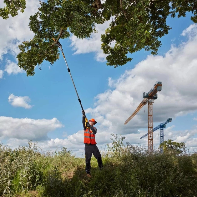 Ланцюгова пила DeWALT висоторіз 18V, довжина шини 20 см, ланцюг OREGON 3/8, (без АКБ та ЗП) (DCMPS567N) - picture 3