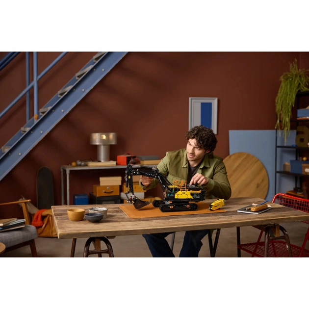 Конструктор LEGO Technic Екскаватор Volvo EC500 Hybrid (42215) - picture 12