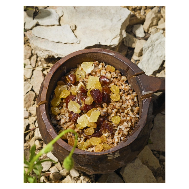 Книга Гра престолів. Офіційна кулінарна книга. Рецепти від Королівського Причалу до Дотрацького моря BookChef (9786175483343) - picture 12