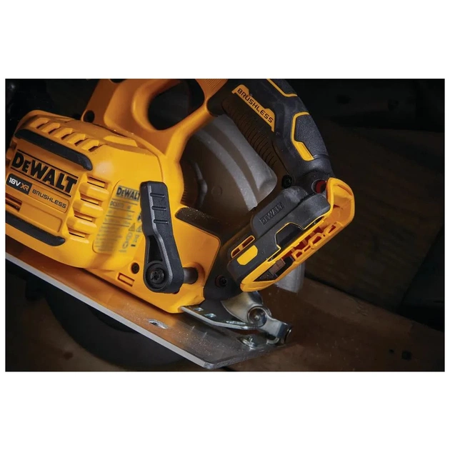 Дискова пила DeWALT 18V XR Li-lon FLEXVOLT ADVANTAGE, диск 190х30 мм, TSTAK (без АКБ та ЗП) (DCS573NT) - зображення 11