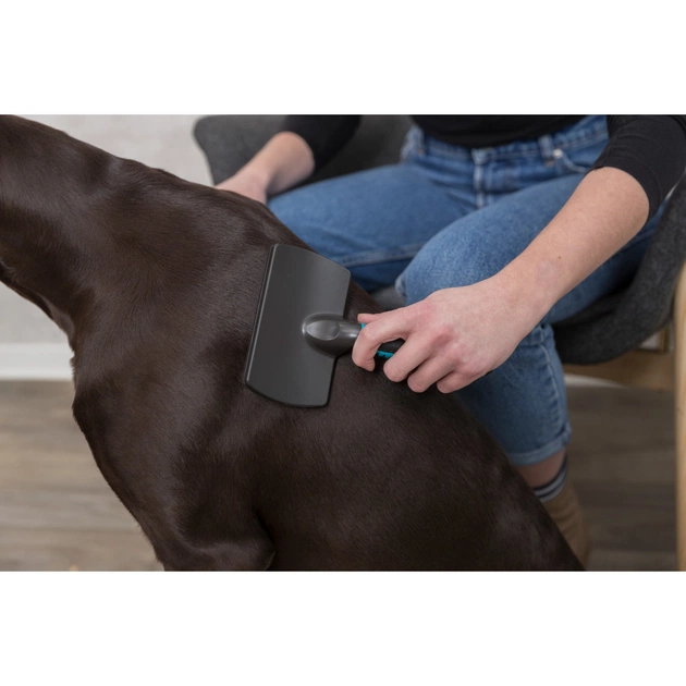 Гребінець для тварин Trixie Пуходерка для догляду за шерстю і підшерстям у собак 12х20 см (4011905241333) - picture 3