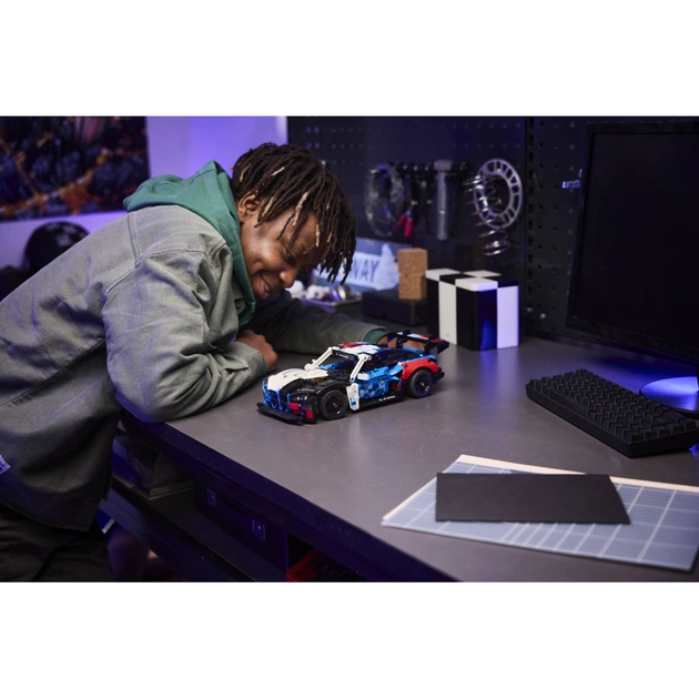 Конструктор LEGO Technic Автомобіль для перегонів BMW M4 GT3 EVO (42226) - зображення 10