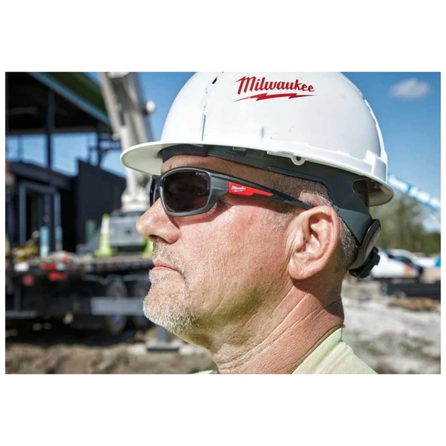 Захисні окуляри Milwaukee PERFORMANCE з покриттям AS/AF, затемнені (4932471884) - зображення 5