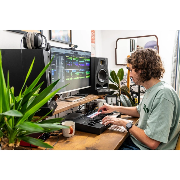 MIDI-клавіатура Novation Launchkey 25 MK4 (236476) - picture 11