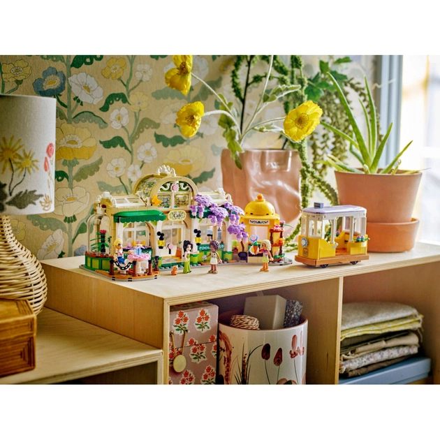 Конструктор LEGO Friends Кав'ярня з рослинами та квітковий магазин (42671) - picture 12