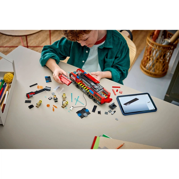 Конструктор LEGO City Пожежна вантажівка в аеропорту (60499) - picture 10