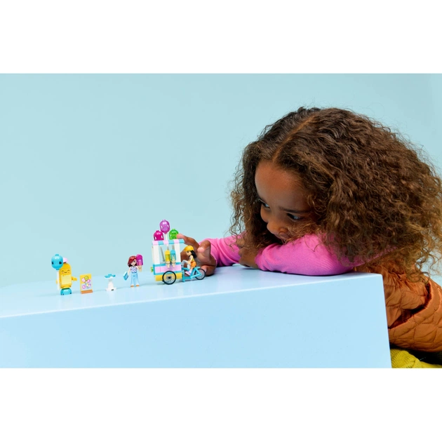 Конструктор LEGO Friends Ятка з морозивом і повітряними кульками (42692) - зображення 11