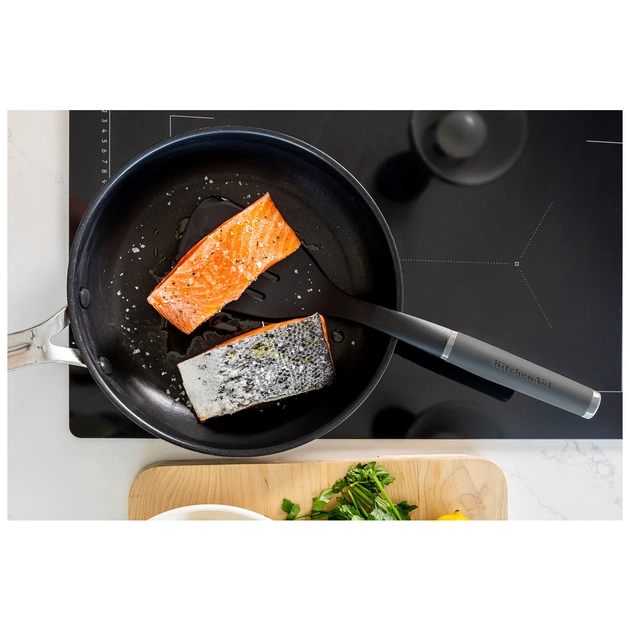 Лопатка кухонна KitchenAid Coreline з прорізами, 34,3 см, сірий (KAS002OHCGG) - picture 10