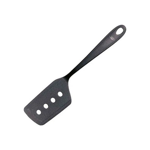 Лопатка кухонна Fiskars Essential з прорізями 38 см (1065595) зображення 1