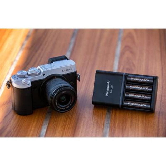 Зарядний пристрій для акумуляторів Panasonic Smart-Quick Charger+Eneloop Pro +4*AA 2500 mAh NI-MH (K-KJ55HCD40E) - зображення 2