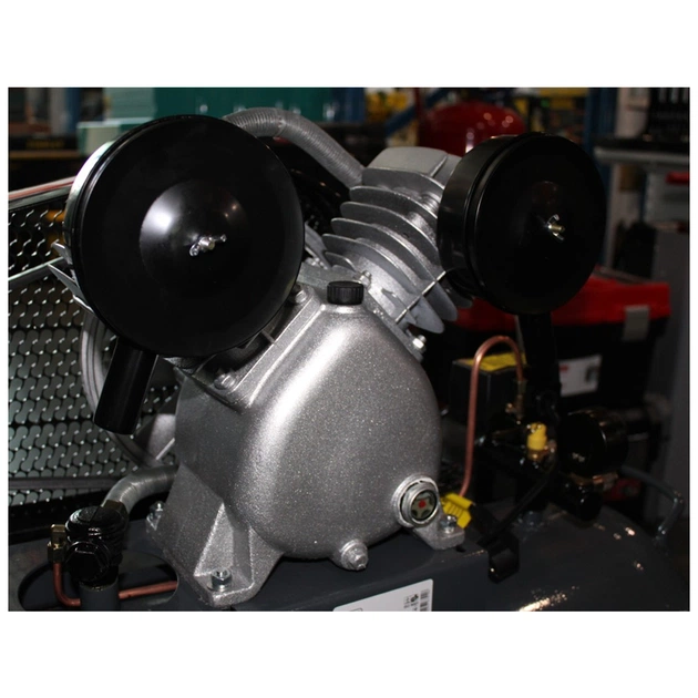 Компресор GTM 100л, 440/320л/хв, 2,2кВт, 10бар, 220В, 2 циліндри V-под. (KCJ2070-100L) - picture 3