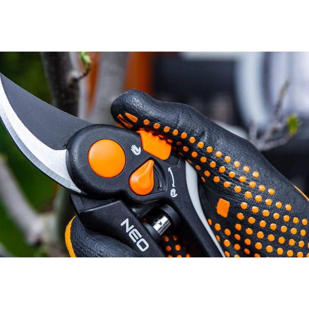 Секатор Neo Tools площинний, d різу 18мм, 200мм, 248г (15-202) - picture 4