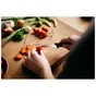 Кухонний ніж Fiskars Essential для томатів 12 см (1065569) - зменшене зображення 4
