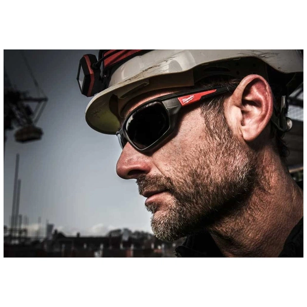 Захисні окуляри Milwaukee PERFORMANCE з покриттям AS/AF, затемнені (4932471884) - зображення 7