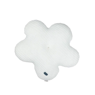 Подушка Прованс в'язана декоративна Квіточка 40 см Молочна (033713) зображення 1