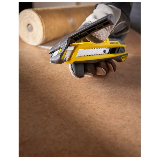 Ніж монтажний Stanley 18 мм, сегментний (STHT10501-0) - picture 4