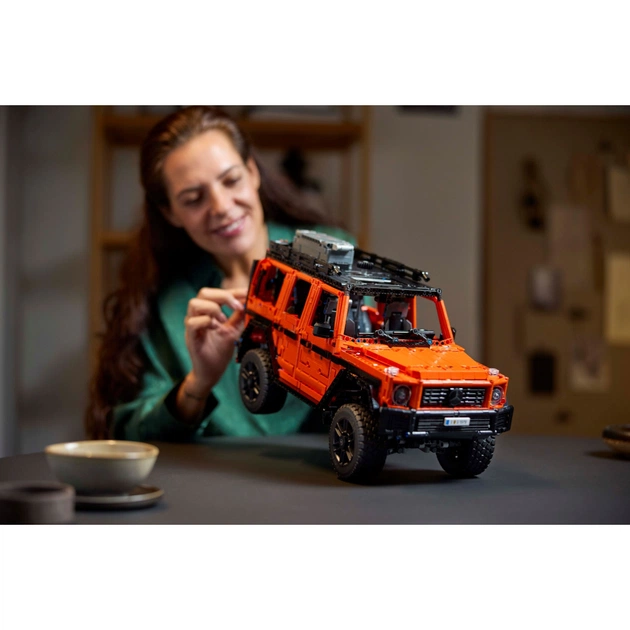 Конструктор LEGO Technic Mercedes-Benz G 500 PROFESSIONAL Line (42177) - изображение 9