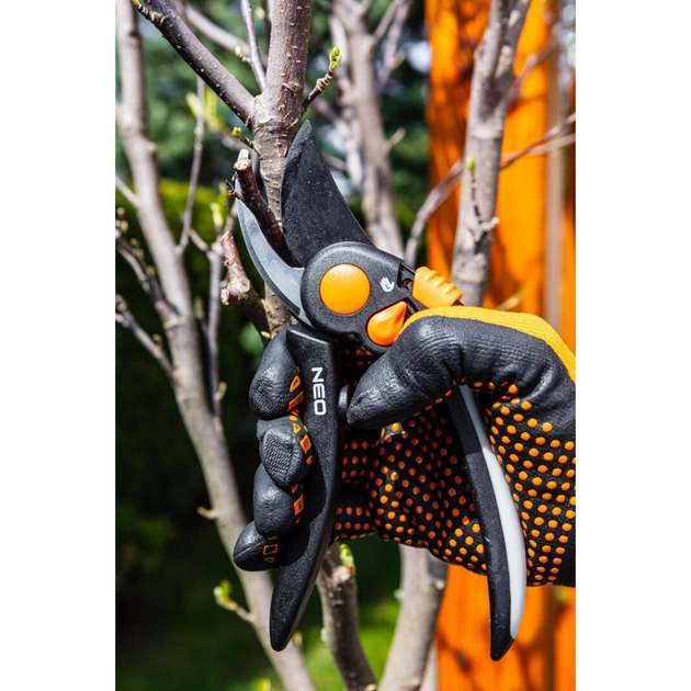 Секатор Neo Tools площинний, d різу 18мм, 200мм, 248г (15-202) - picture 2