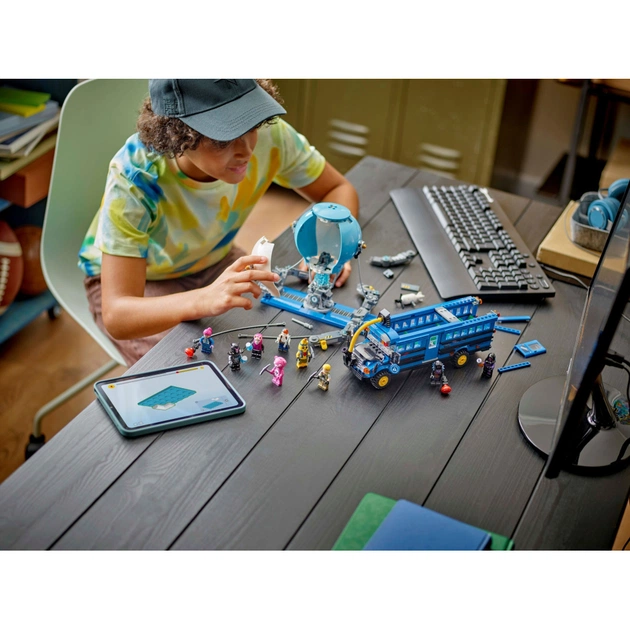 Конструктор LEGO Fortnite Battle Bus (77073) - зображення 12