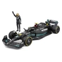 Масштабна модель автомобіля Bburago Автомодель з фігуркою - Mercedes-AMG F1 W14 E Performance, 1:24 (18-28037) - зменшене зображення 2