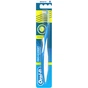 Зубна щітка Oral-B Pro-Expert Антибактеріальна середня 1 шт (3014260821470) - зменшене зображення 1