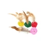 Игрушка для кошек Hippie Pet Мячики из ротанга с перьями разноцветные 4 см 4 шт (HIPCT14200) - уменьшенное изображение 1