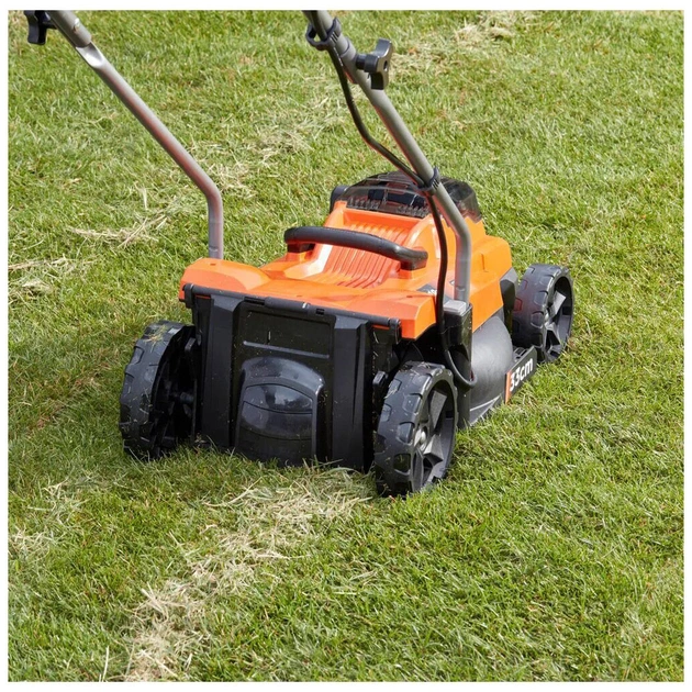 Газонокосарка Black&Decker акумуляторна 18 В, 4.0 Ач, 32 см, 2 АКБ та ЗП (BCMW33184L2) - picture 3