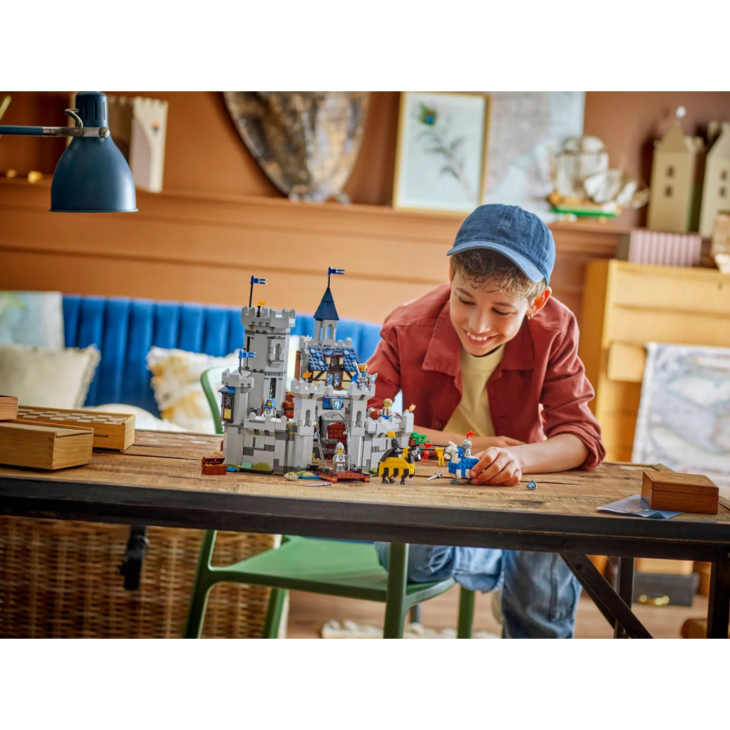 Конструктор LEGO Creator Середньовічний замок із лицарем на коні (31168) - зображення 10