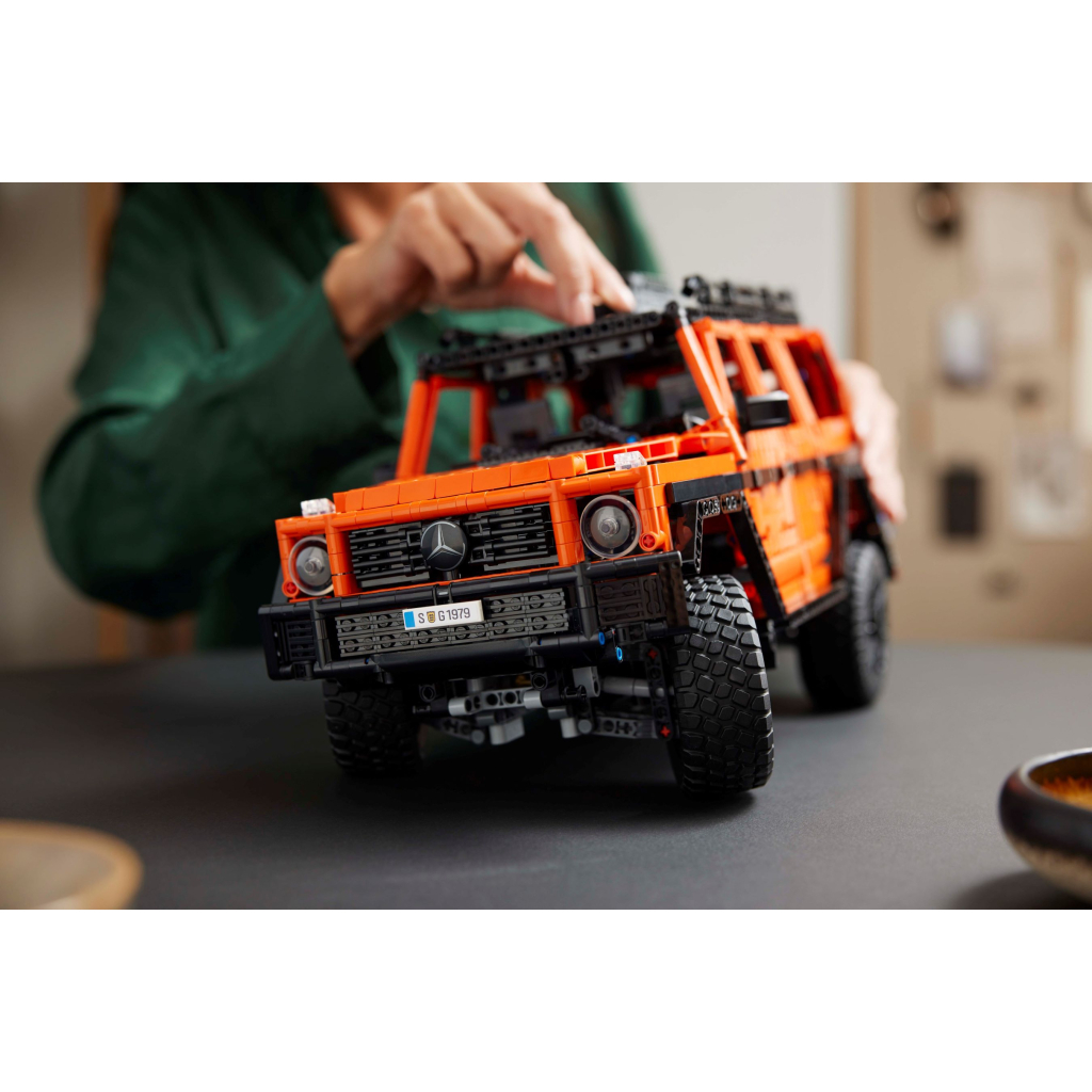 Конструктор LEGO Technic Mercedes-Benz G 500 PROFESSIONAL Line (42177) - зображення 11