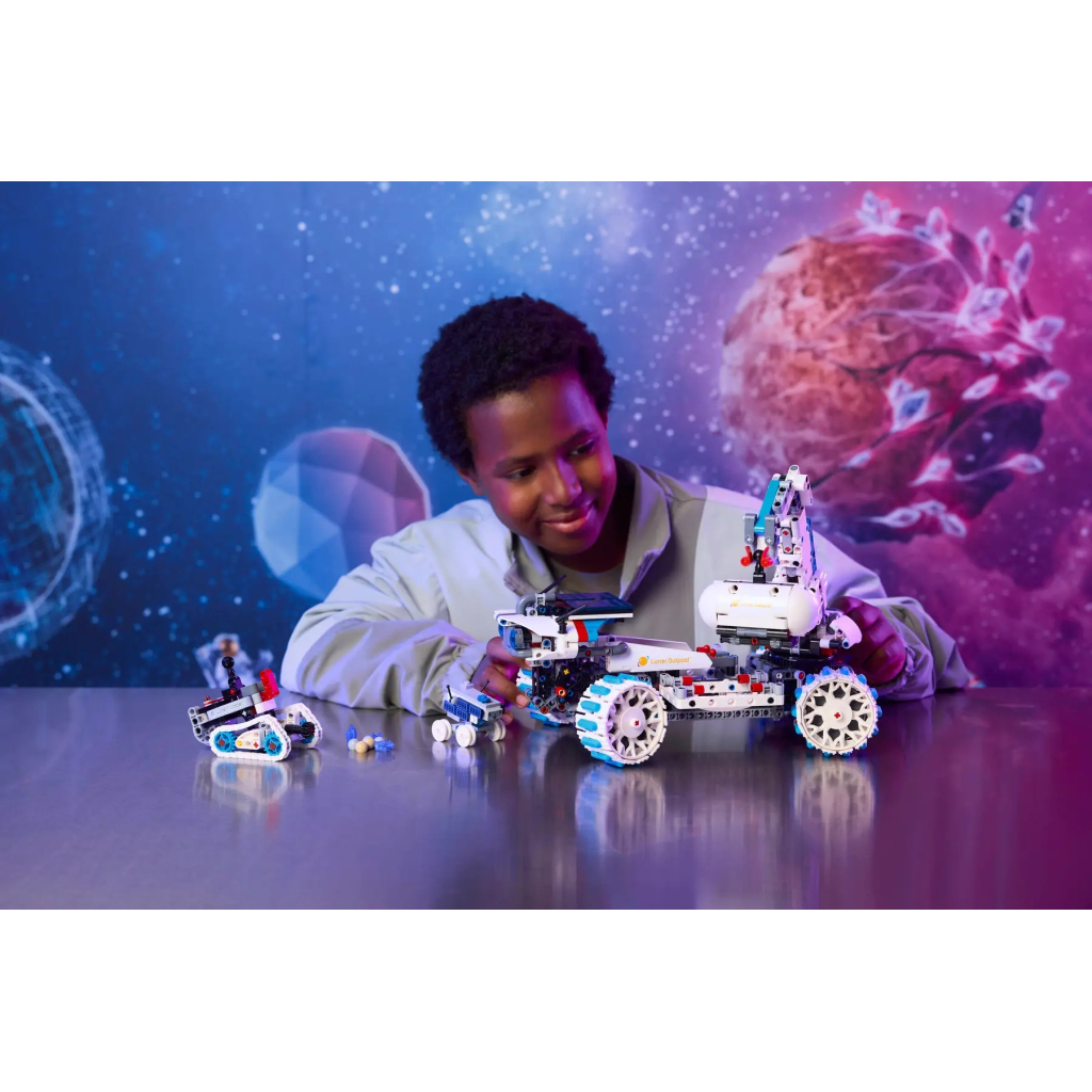 Конструктор LEGO Technic Місяцехід Lunar Outpost. Космічний корабель (42211) - зображення 9