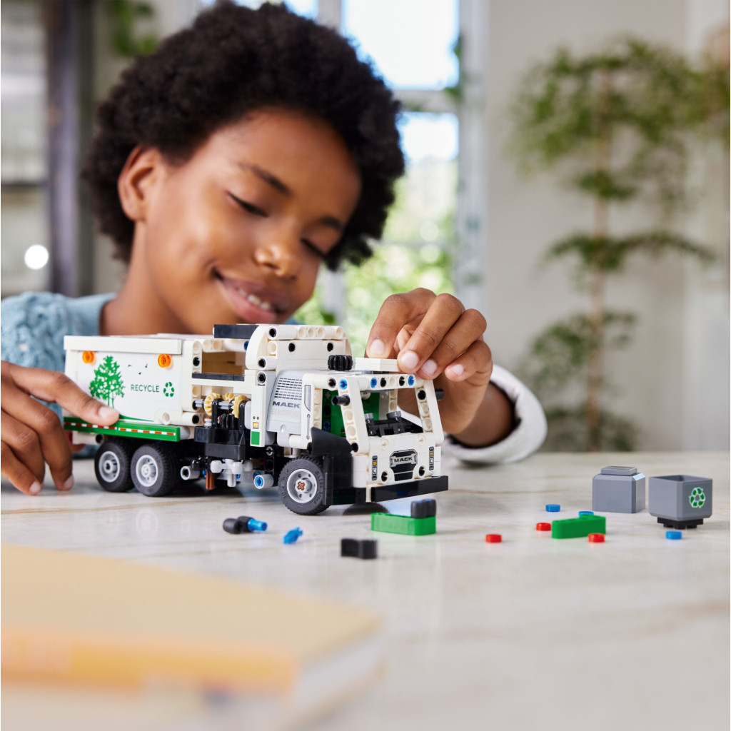 Конструктор LEGO Technic Сміттєвоз Mack LR Electric 503 деталей (42167) - зображення 9