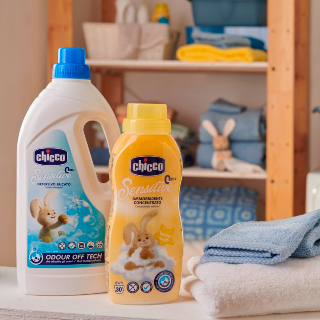 Кондиціонер для білизни Chicco Sensitive Tender Touch Дитячий пом'якшувач 750 мл (8058664122332) - зображення 4