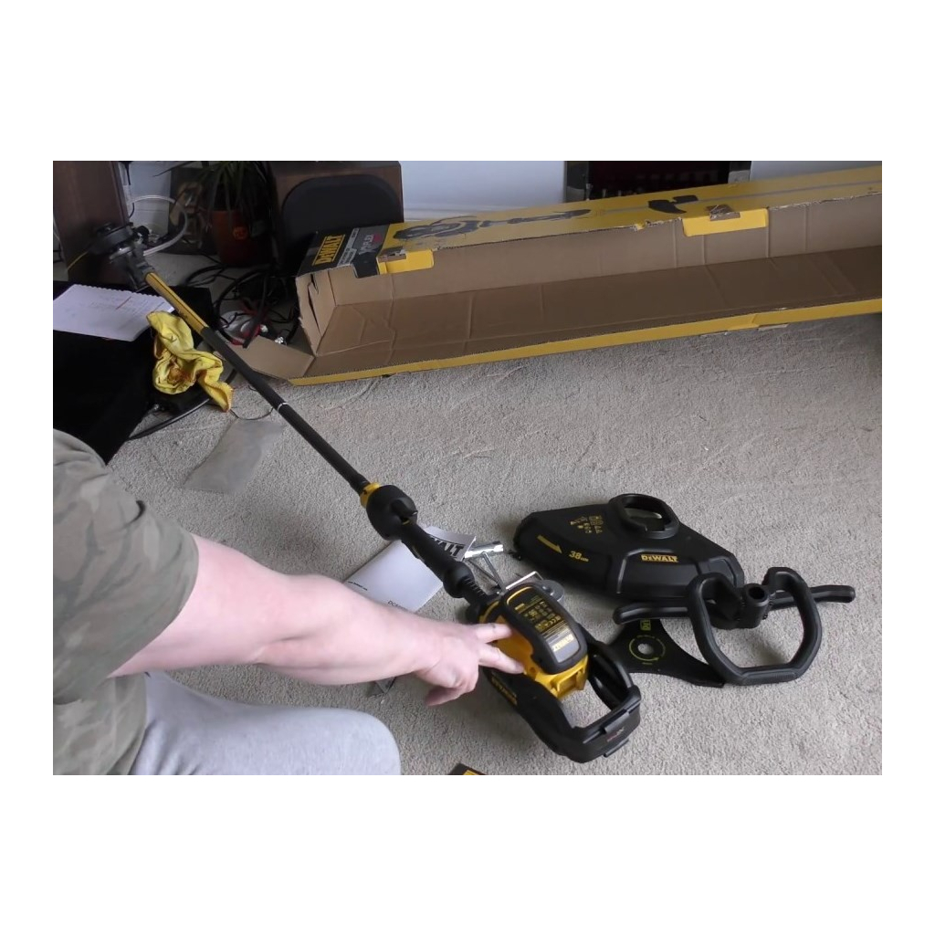 Тример садовий DeWALT 54 В, 3Ah, волосінь 2 мм, 38 см, ніж (DCM571X1) - зображення 7