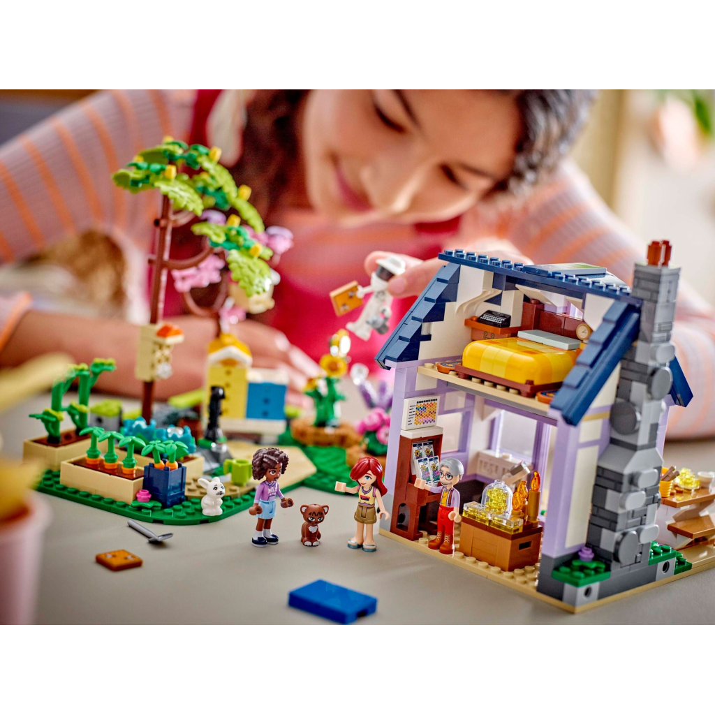 Конструктор LEGO Friends Будиночок і квітник бджолярів (42669) - зображення 12
