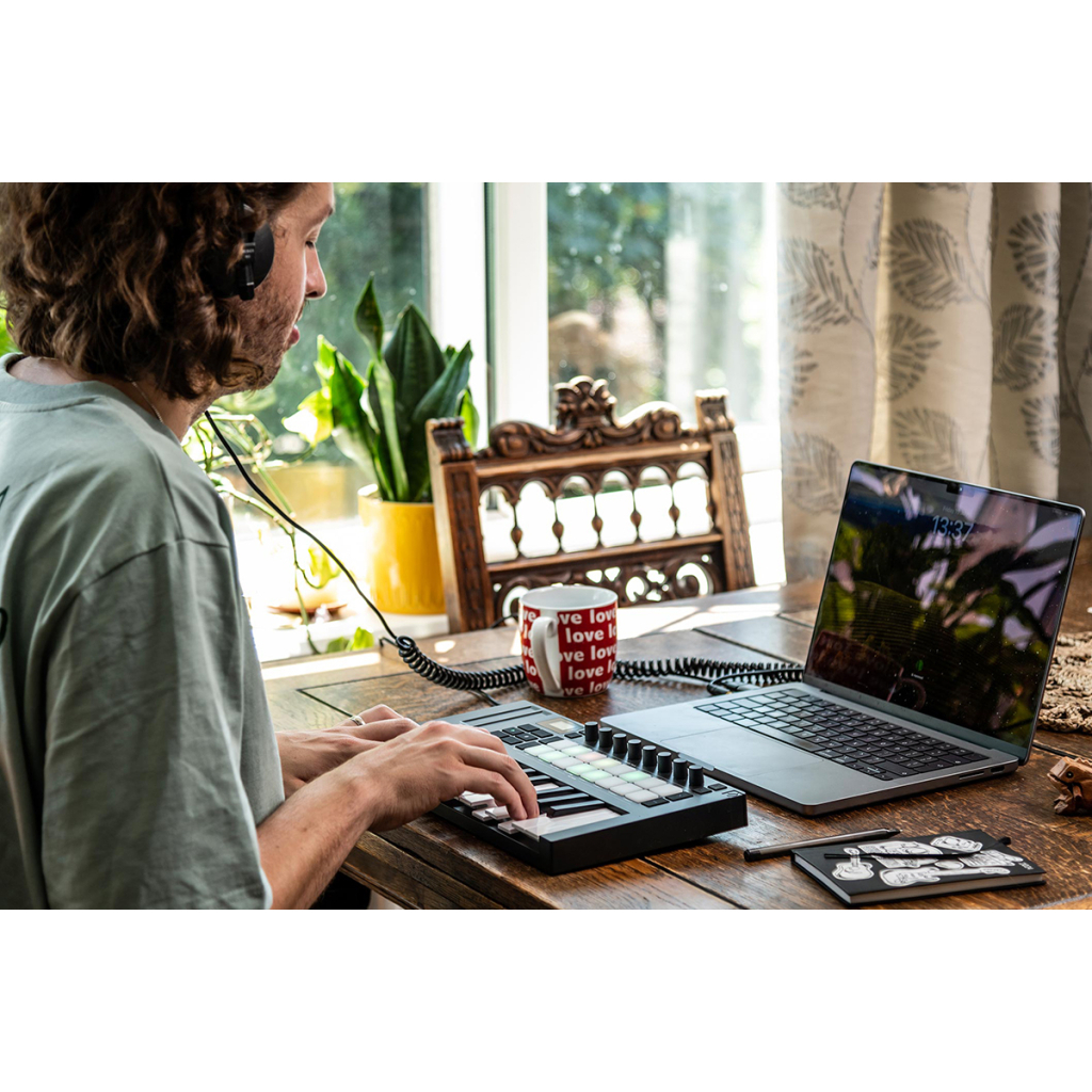 MIDI-клавіатура Novation Launchkey Mini 25 MK4 (236478) - изображение 11